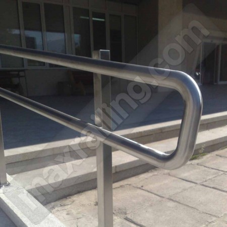 Парапет  за рампа инвалиди